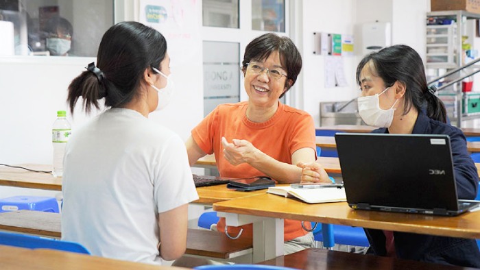 Cấu trúc bài thi Speaking VSTEP B2, tải bài mẫu có dịch