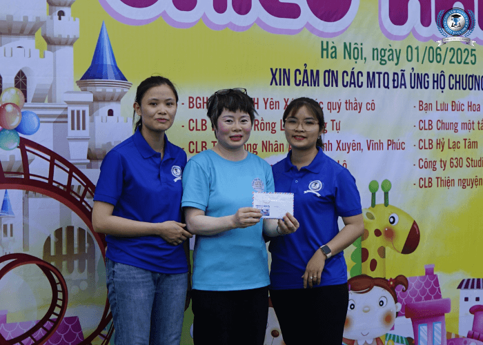 Những món quà nhỏ bé và sự động viên tinh thần kịp thời sẽ góp phần giúp các em có thêm niềm vui, sự lạc quan để vượt qua giai đoạn khó khăn này